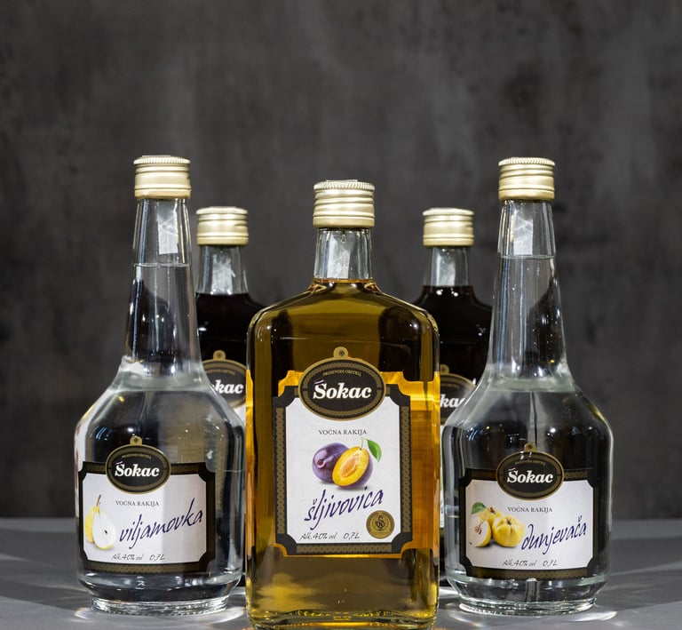 Boce domaćih rakija Šokac destilerije – šljivovica, viljamovka i višnjevac